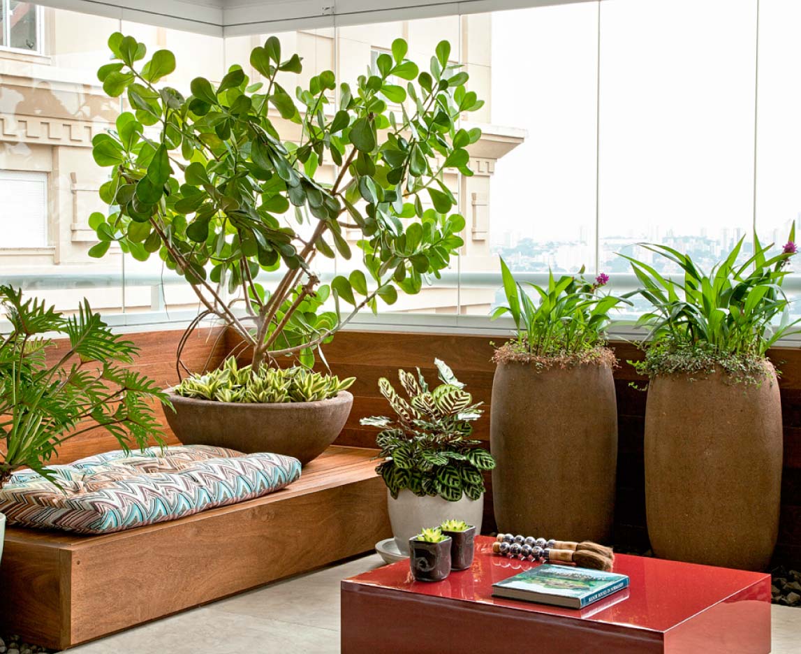 Varanda Decorada com Móveis Planejados de Jardim